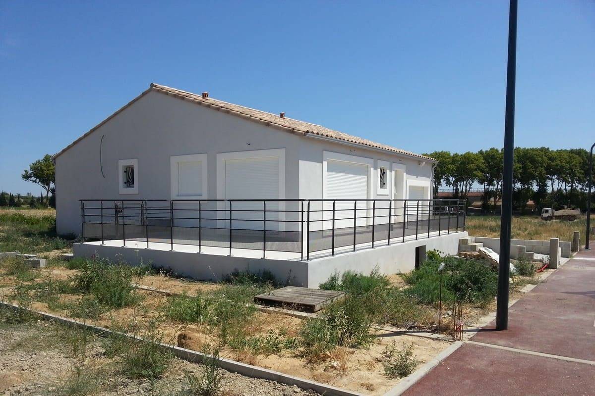 Garde corps à lisses horizontales et soubassement tôle perforée 1