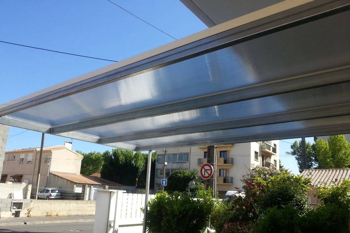 Car port avec toit en macolon 1