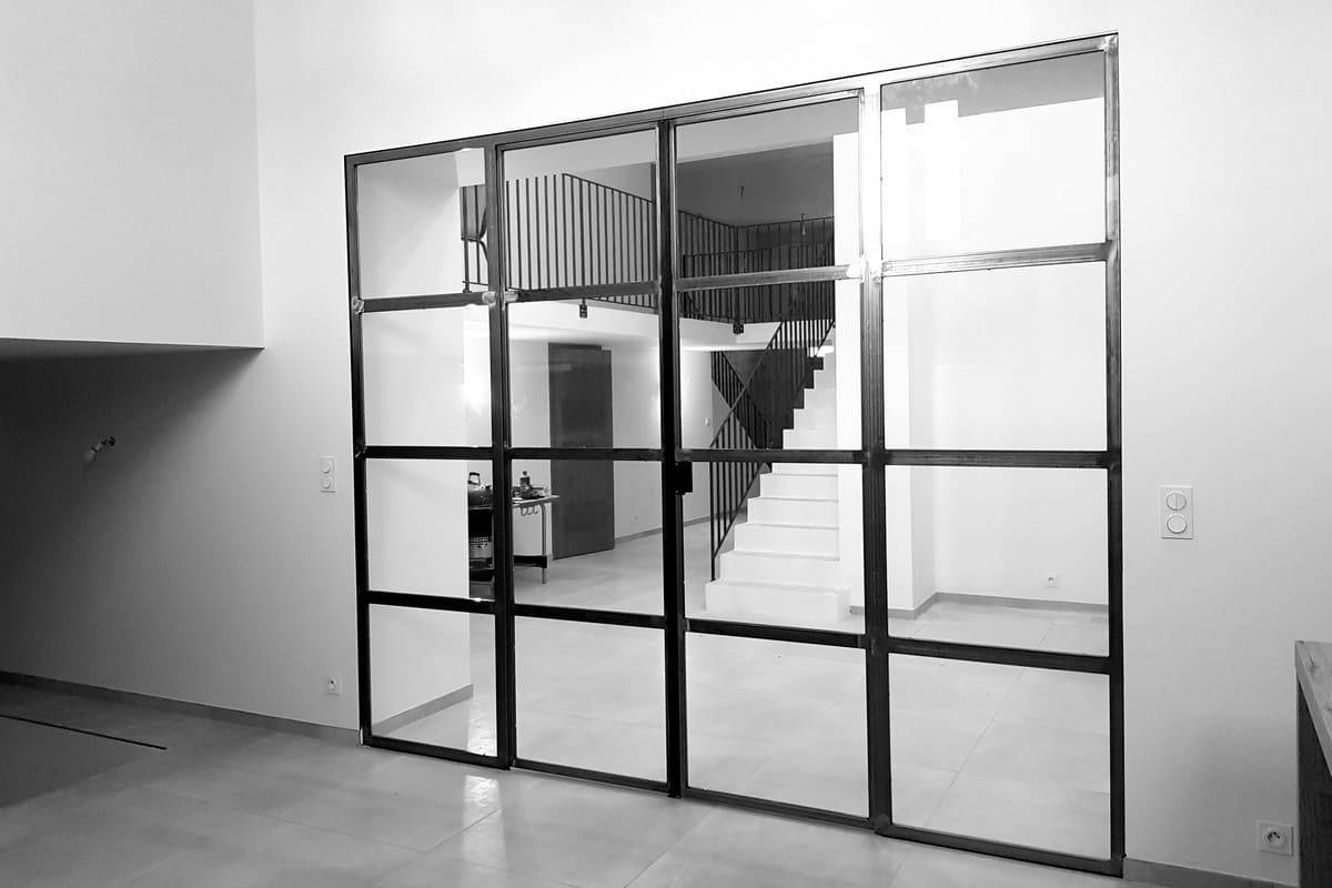 Porte intérieure vitrée de style industriel 2