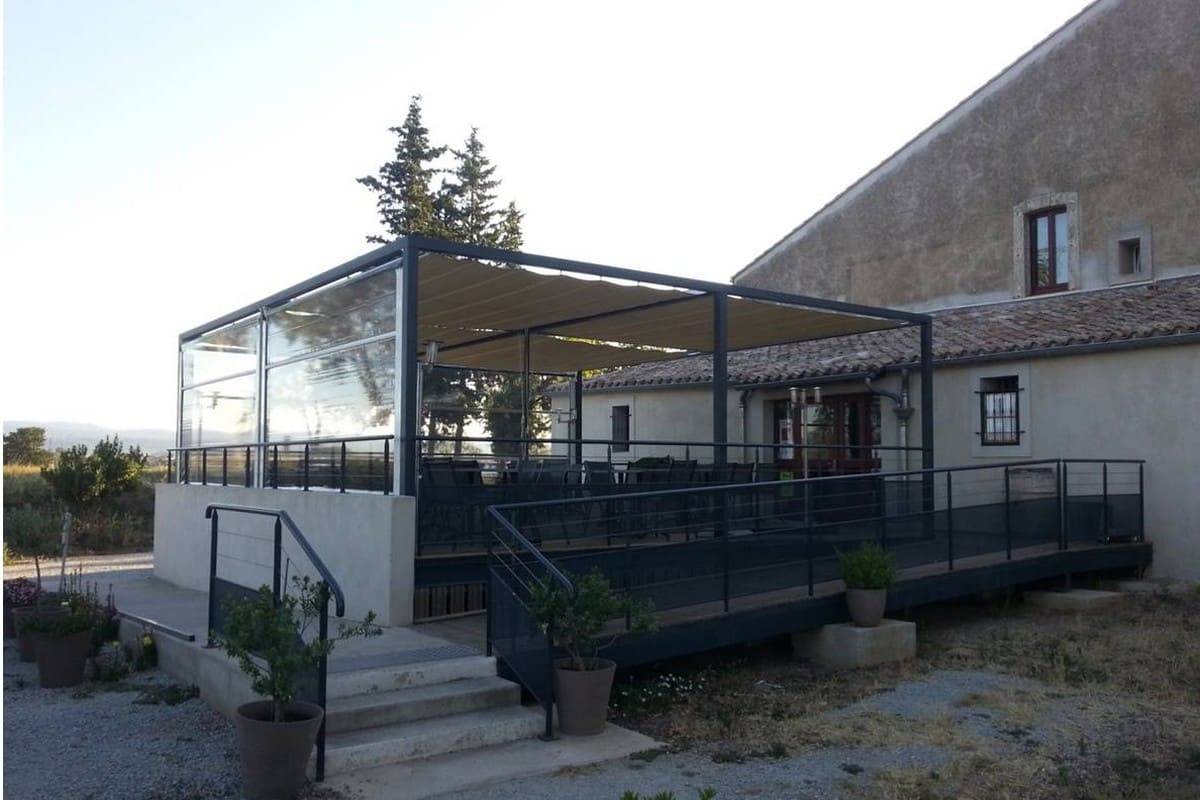 Pergola terrasse de restaurant avec toiles d'ombrages 2