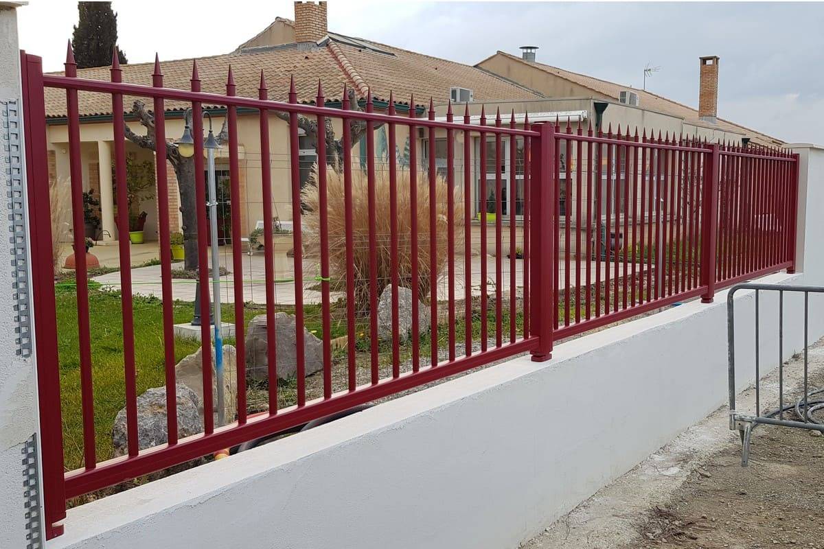 Clôture alu barreaudée