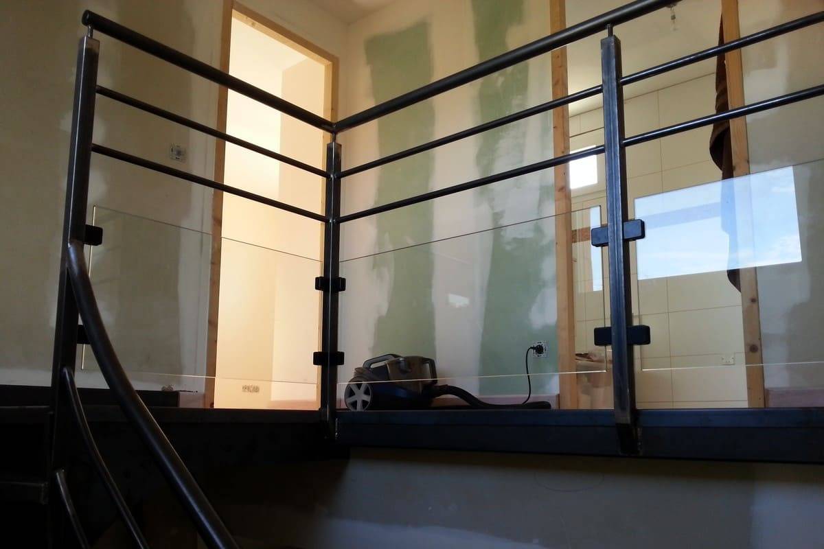 Garde corps à lisses horizontales soubassement verre 1