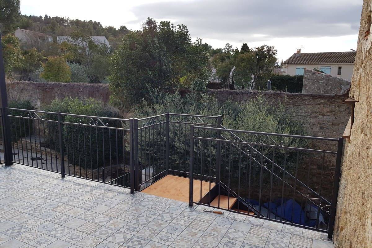 Garde corps barreaudés avec volutes 3