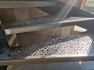 Escalier fer forgé marches découpées